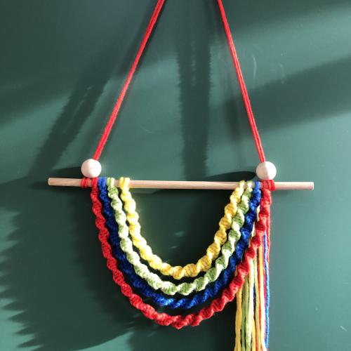4. Klasse .... wir knüpfen einen Wandbehang!