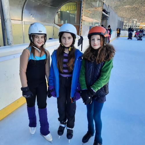 Das letzte Mal gemeinsam mit unserer Klasse am Eislaufplatz