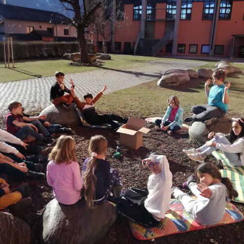 im Vorfrühling bepflanzen wir unseren Schulgarten