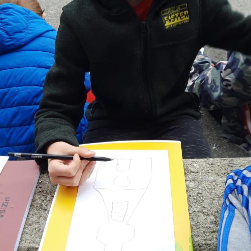  Die Zirler Parrkirche wird gemalt