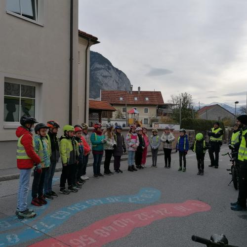 Fahrradübung der 4b - Klasse