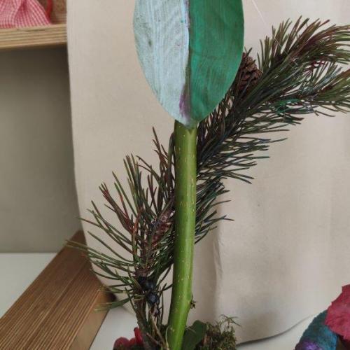 Kunstwerke mit Schätzen aus dem Wald