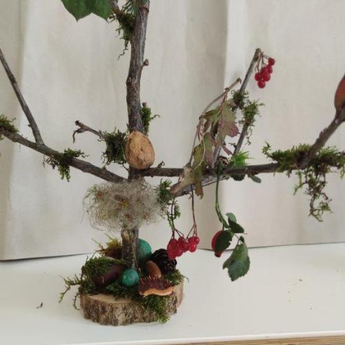 Kunstwerke mit Schätzen aus dem Wald