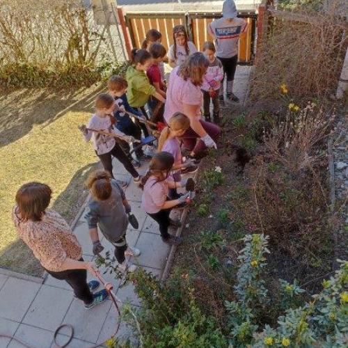 Gartenarbeit im Frühling