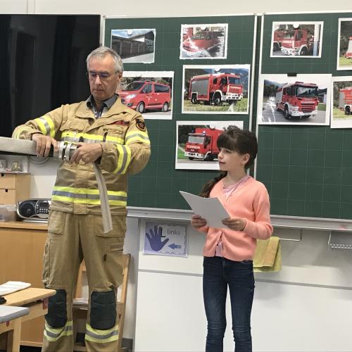Wir lernen viel über die Feuerwehr