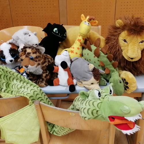 Wir haben Besuch! Unsere Kuscheltiere sind da! Hurra!