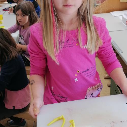 Auch aus Knetmasse entstehen Buchstaben und viel Kreatives!