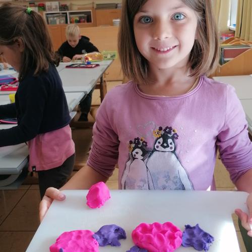 Auch aus Knetmasse entstehen Buchstaben und viel Kreatives!