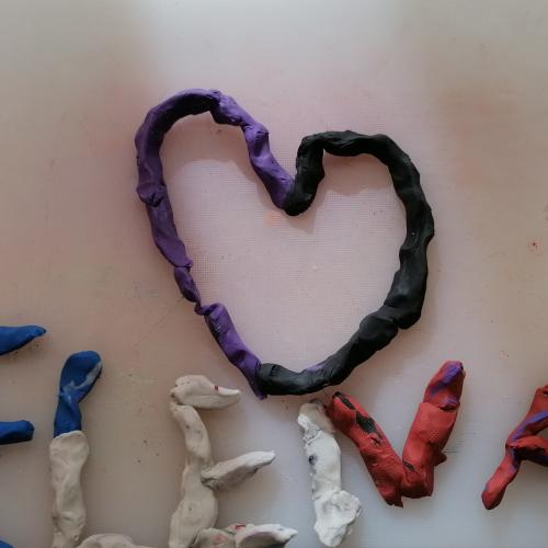 Auch aus Knetmasse entstehen Buchstaben und viel Kreatives!