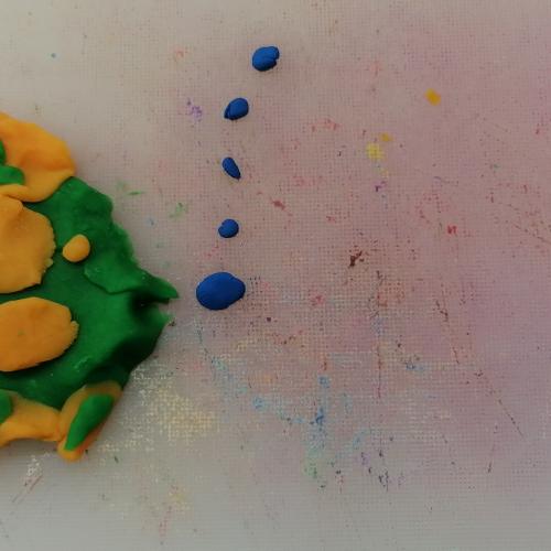 Auch aus Knetmasse entstehen Buchstaben und viel Kreatives!