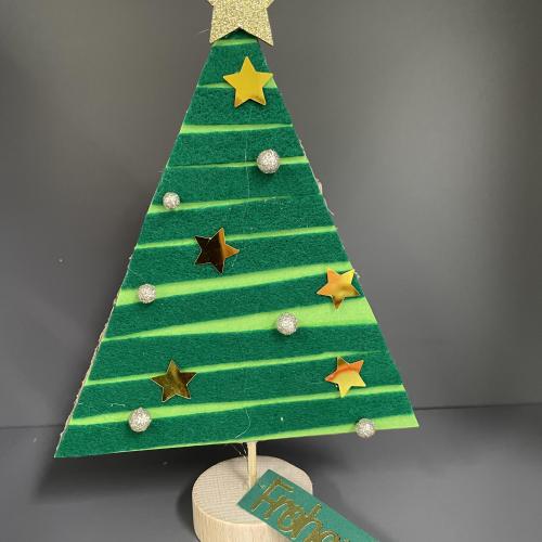1. Klasse: schneiden und kleben-Weihnachtsbaum