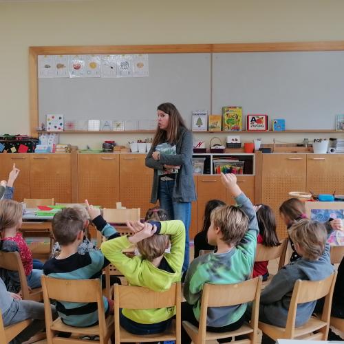 Bibliotheksstunden mit Martina und Sandra