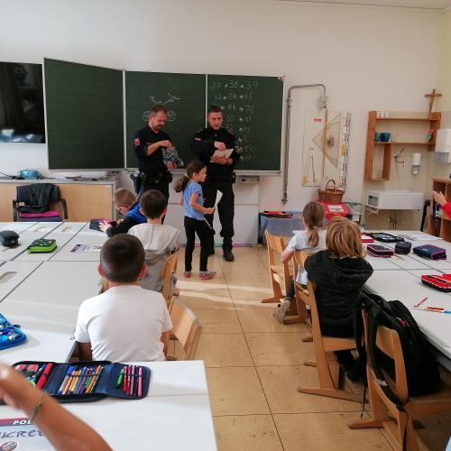 Verkehrserziehung mit den Polizisten