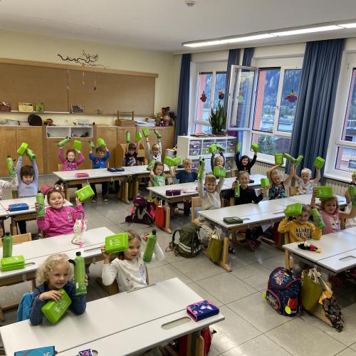 Nachhaltigkeit mit Glasflasche und Jausenbox