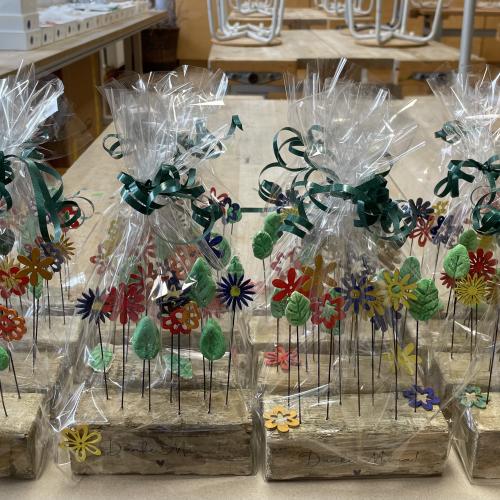 4.Klasse Eine Blumenwiese für Muttertag- Danke Mama !