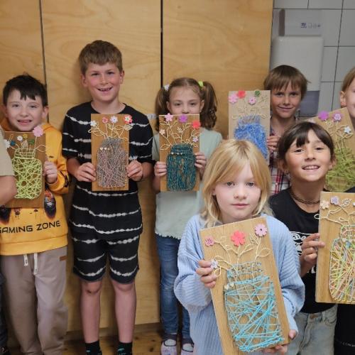 Vatertagsgeschenke der vierten und zweiten Klasse