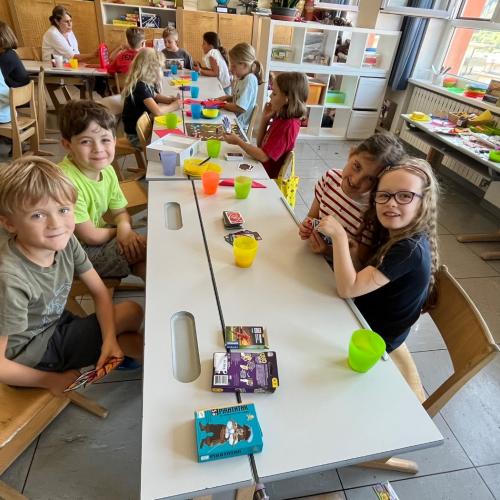 Klassenfrühstück und Spielestunde