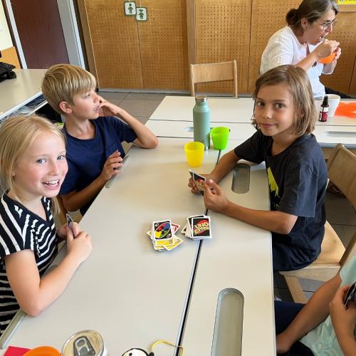 Klassenfrühstück und Spielestunde