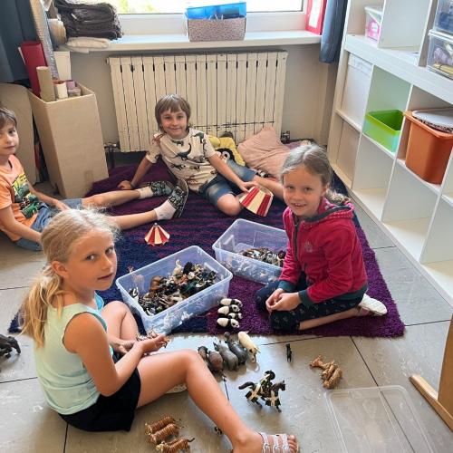 Klassenfrühstück und Spielestunde