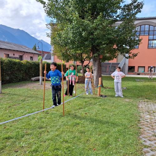 Slackline im Schulgarten