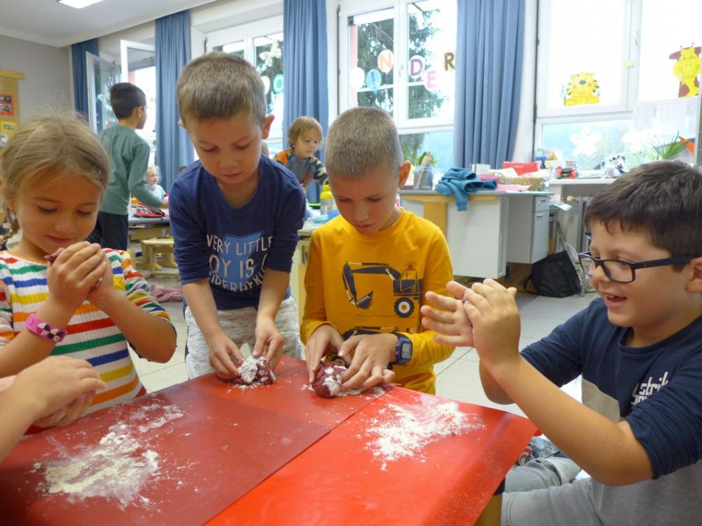 Wir stellen unsere eigene Knetmasse her (1)