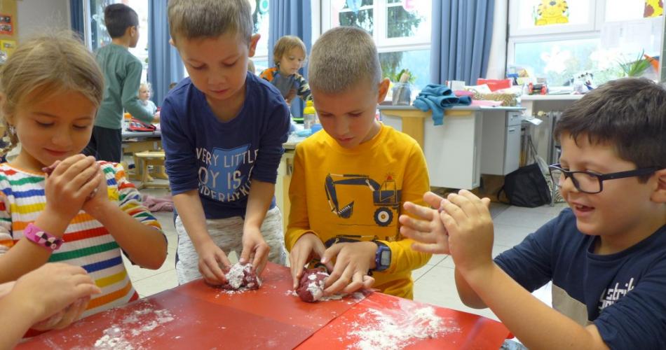 Wir stellen unsere eigene Knetmasse her (1)