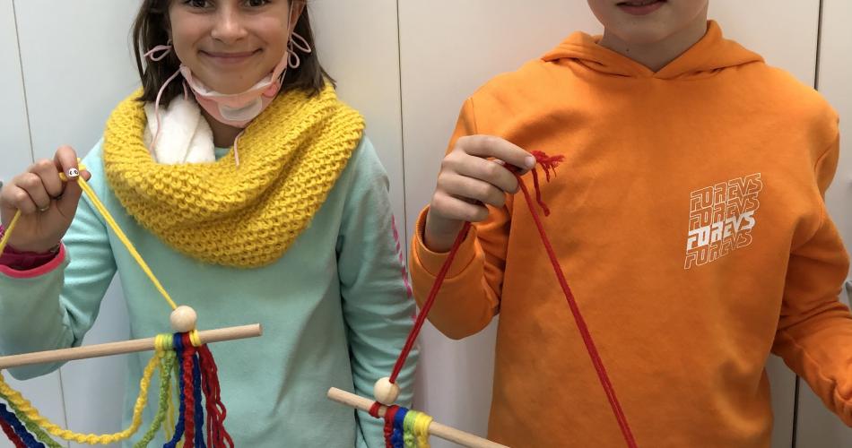 4. Klasse .... wir knüpfen einen Wandbehang!