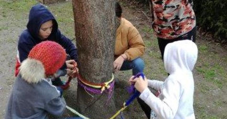 Seilspringen über Gartenarbeit und Fingerstricken!