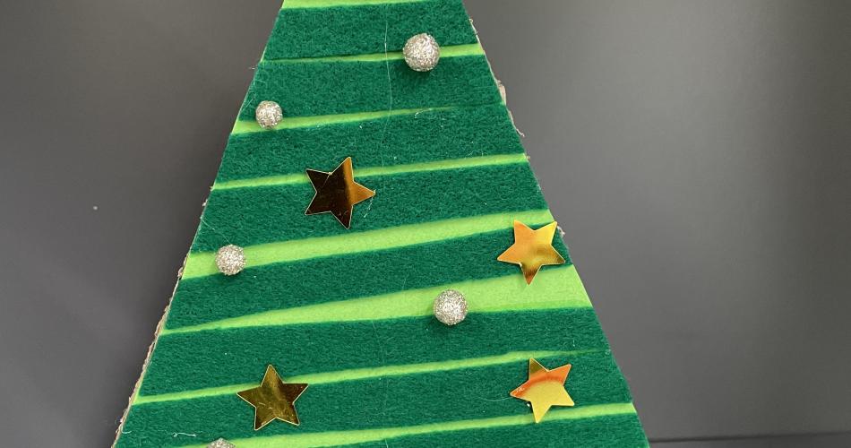 1. Klasse: schneiden und kleben-Weihnachtsbaum
