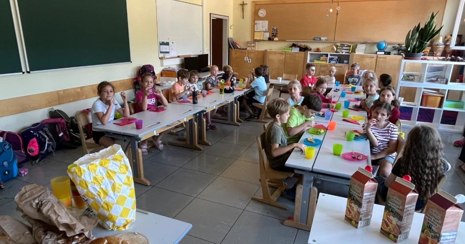 Klassenfrühstück und Spielestunde