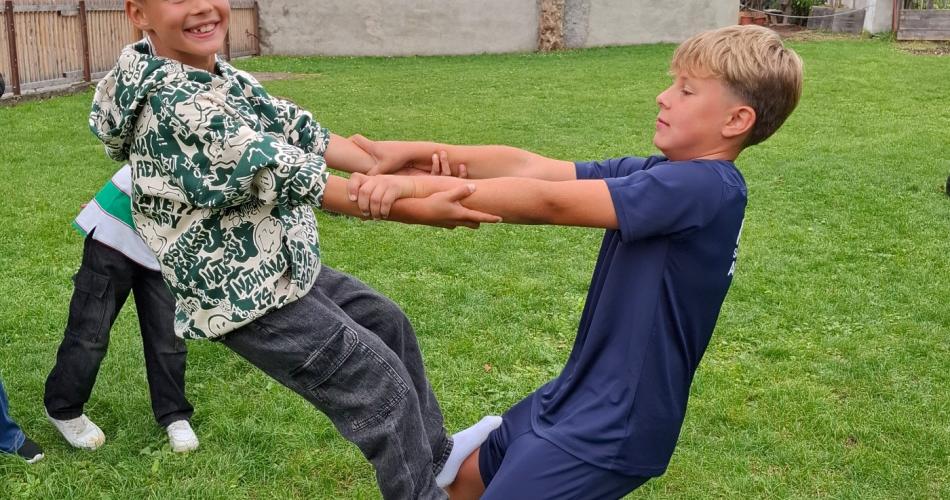 Ballspiele, Zirkusakrobatik und Bewegungsspiele